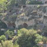 Furono abitate sin dall�VIII secolo, quando vennero scelte come nascondiglio dai monaci accusati di iconoclastia, per poi spopolarsi nel 1600 a causa di due alluvioni disastrose che colpirono l�area
